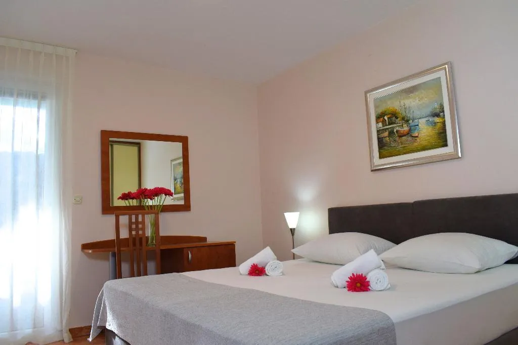 APARTMENT CAPACITY 6 Room, Matilde Beach Resort, Split