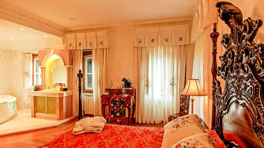 DOUBLE DELUXE GARDEN VIEW Room, Sintra Marmoris Palace, Lisbon