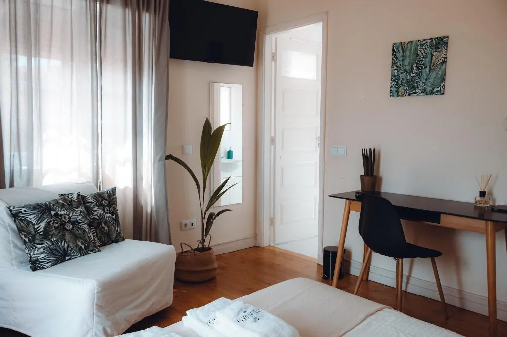 Room, The Beach Corner Guesthouse, Porto