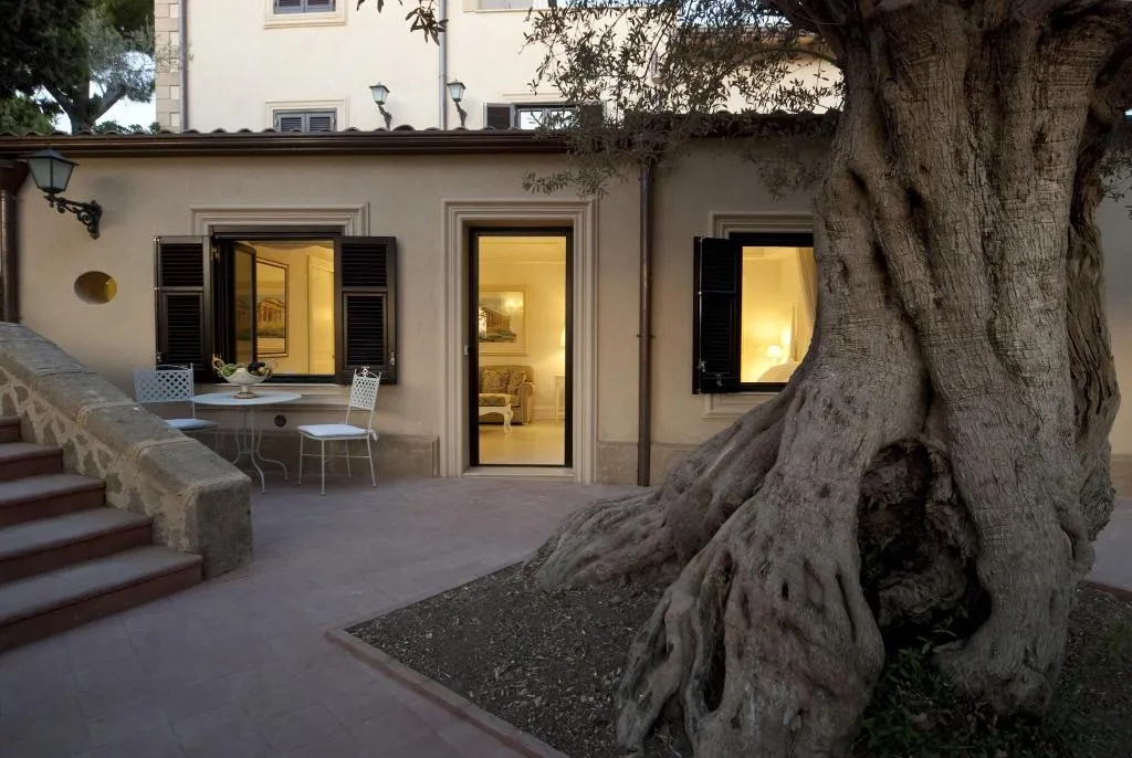 JUNIOR SUITE KING SIZE BED Room, Villa Athena, Catania