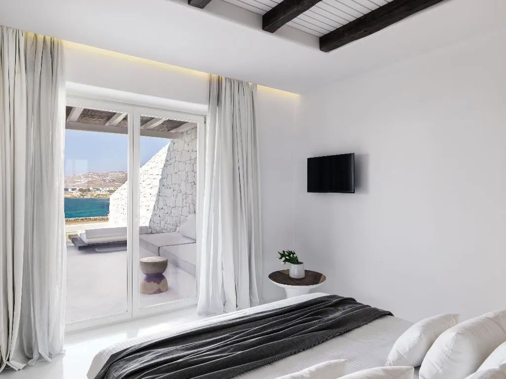 JUNIOR SUITE SEA VIEW WITH PRIVATE POOL Room, Mykonos Earth, Mykonos