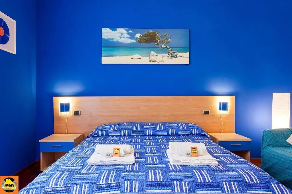 Room, Music Guesthouse Bed And Breakfast, Naples