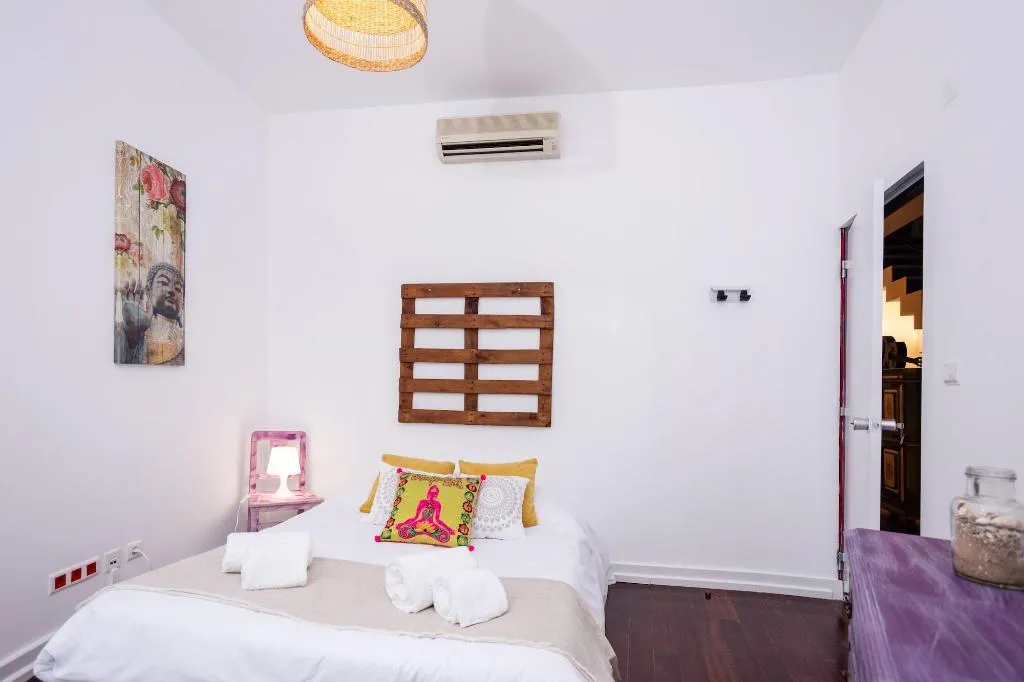 Room, Kais do Sol, Lisbon