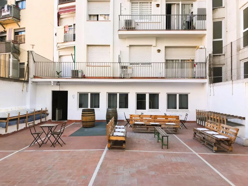 QUADRUPLE ONE BED Room, Break N Bed Hostel, Barcelona