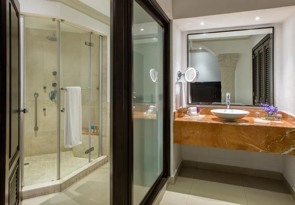 JUNIOR SUITE KING SIZE BED Room, Hyatt Zilara Cancun, Cancun Area