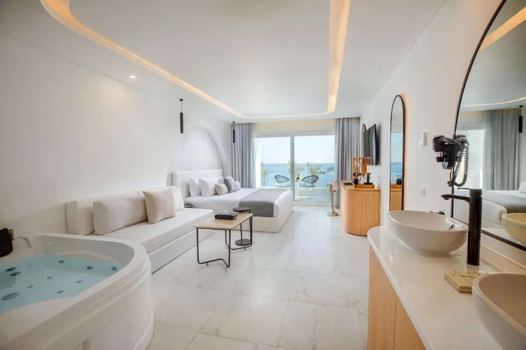 Room DELUXE WITH JACUZZI Room, White Hills Resort, Red Sea Riviera