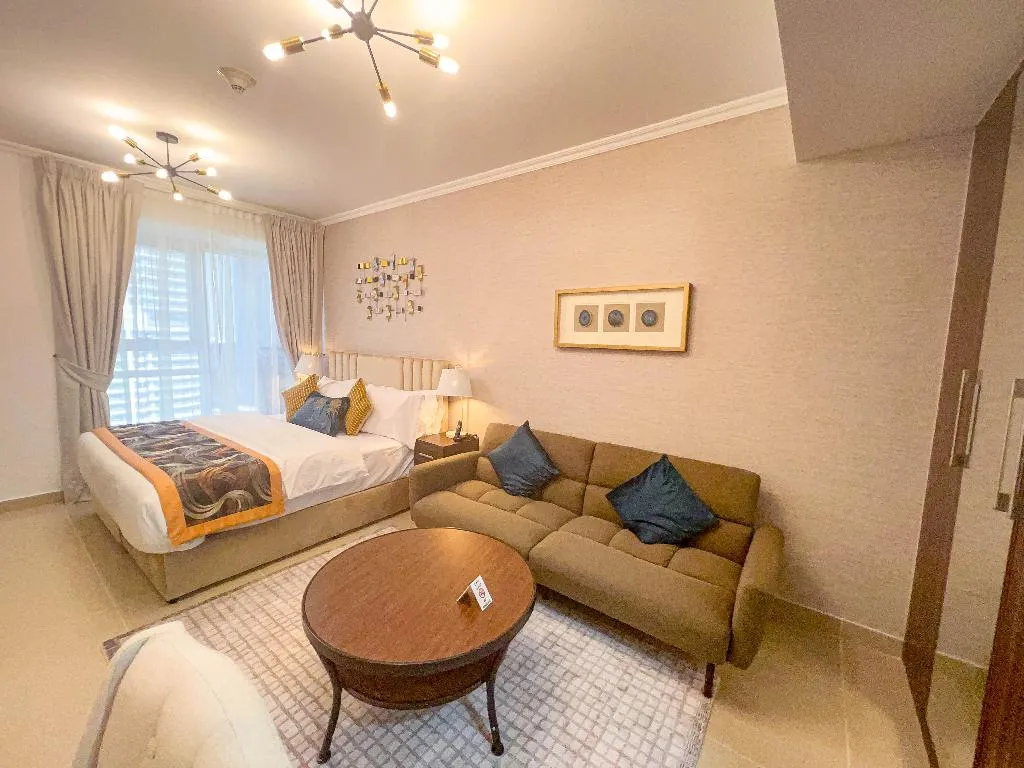 STUDIO ONE BEDROOM ONE BATHROOM Room, Goldcrest Executive, Dubai