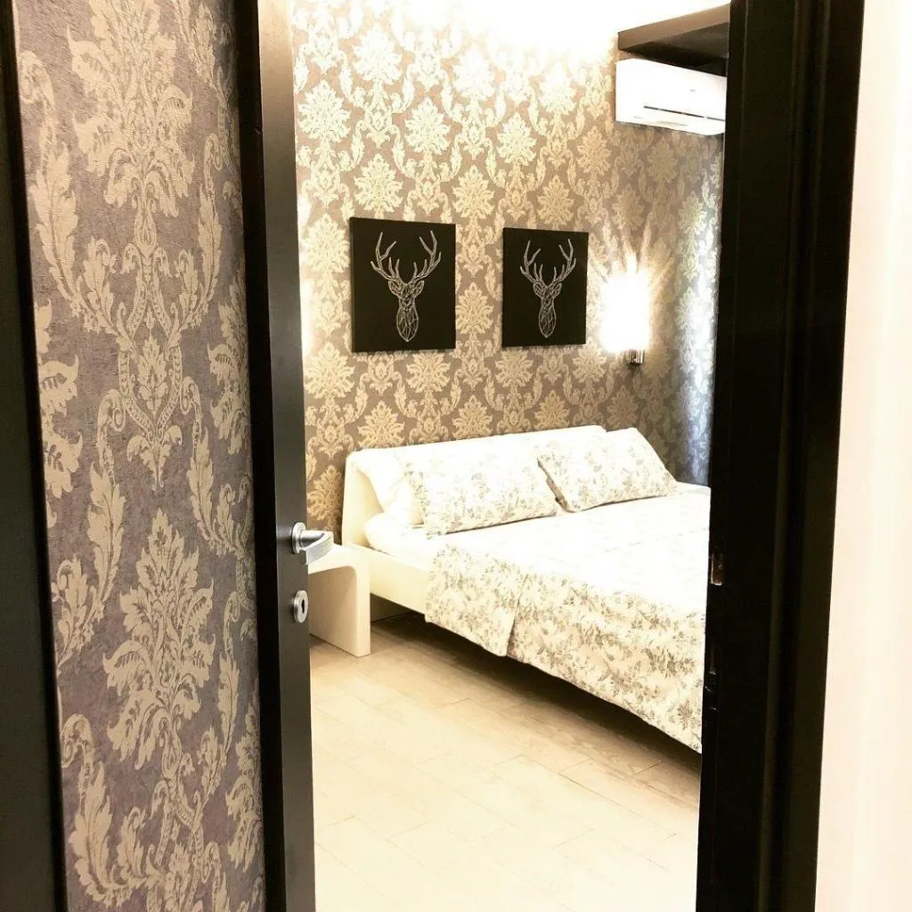 Room, Black & White G&G, Rome