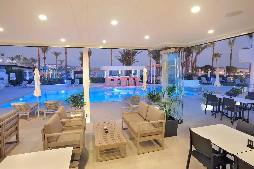 Bar, Okeanos Beach Boutique Hotel, Cyprus