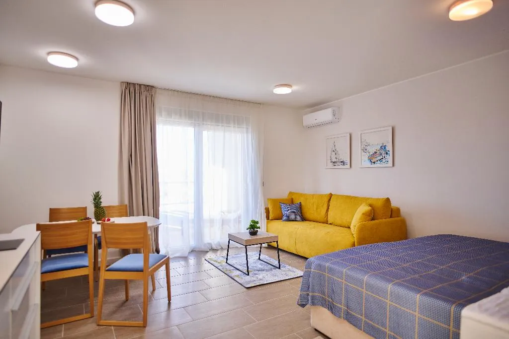 STUDIO WITH BALCONY Room, Arancini Residence, Split