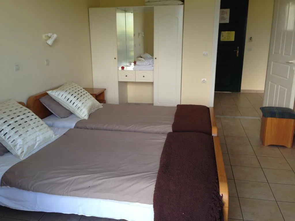 APARTMENT TWO BEDROOMS Room, Mayflower, Corfu