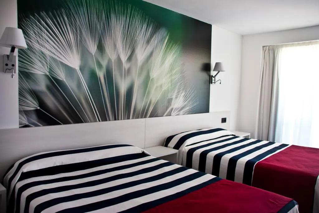 QUADRUPLE WITH BALCONY Room, Hotel Europa & Spa, Costa Brava