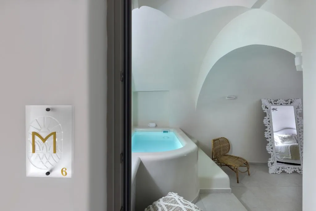 SUITE DELUXE KING BED Room, La Madeleine Oia, Santorini