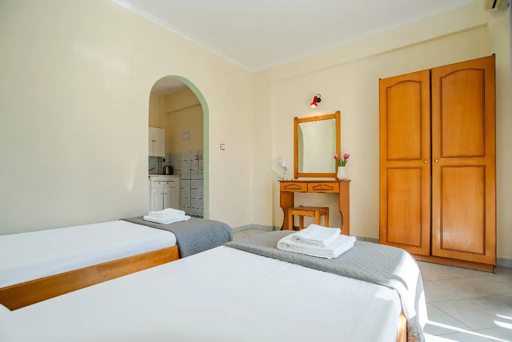 TWIN BASIC Room, Solena Studios Kavos, Corfu