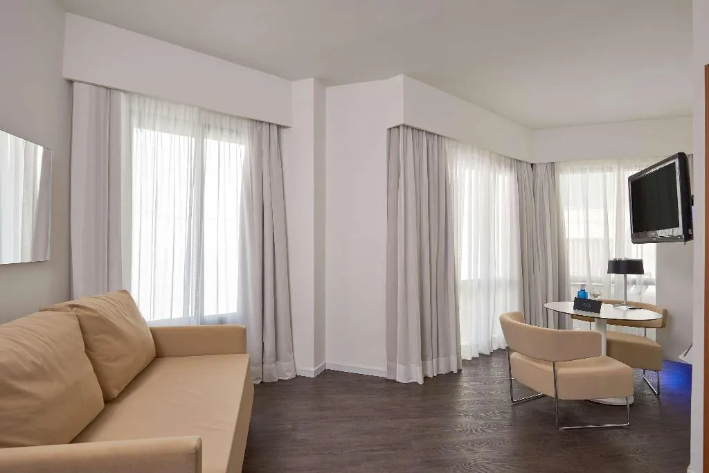 FAMILY ROOM STANDARD Room, Melia Palma Marina, Majorca