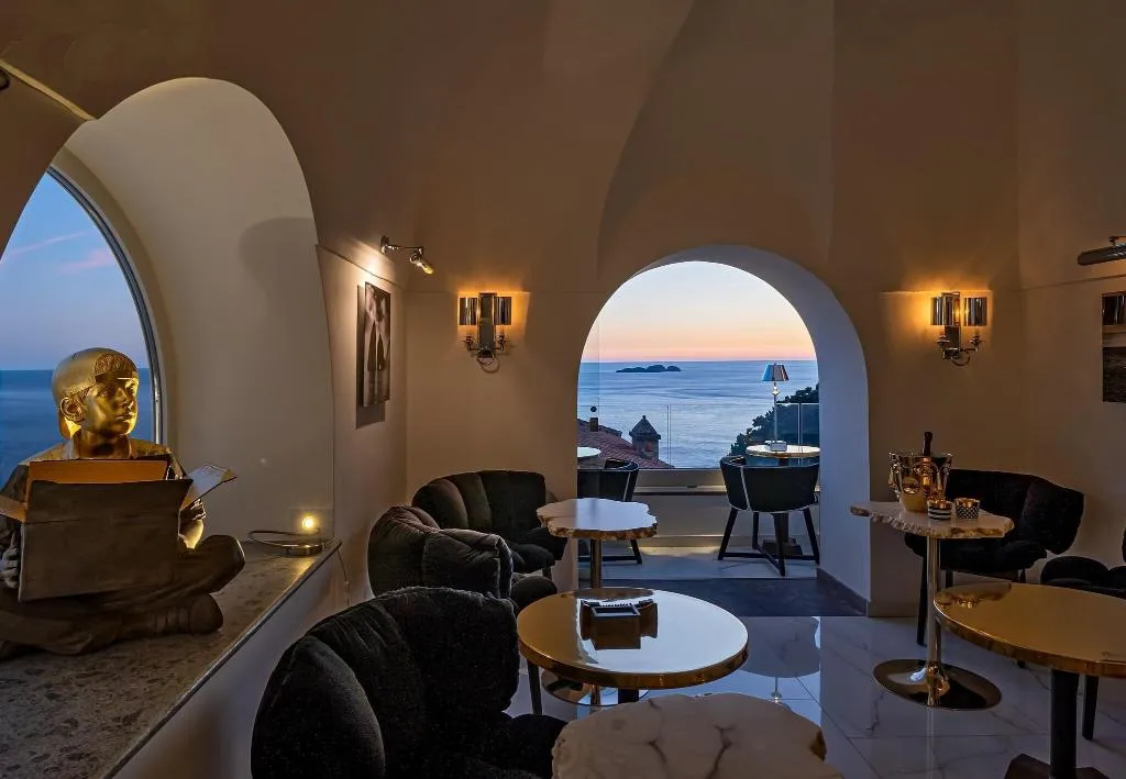 Sports and Entertainment, Villa Franca, Naples