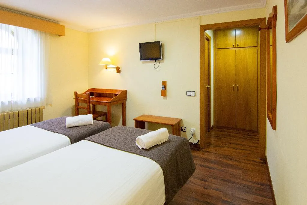 Double or Twin LAKE VIEW Room, Vall de Nuria, Costa Brava