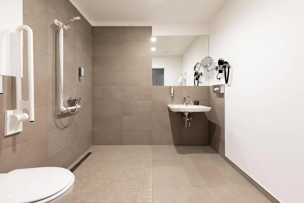 DOUBLE Accessible-Queen Size Bed Room, Garner Hotel Berlin - Spandau, Berlin