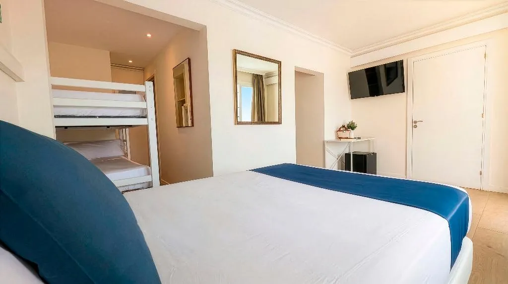 QUADRUPLE WITH BALCONY Room, Hotel Medium Claramar, Costa Brava