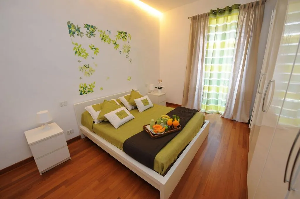 Room, Sorrento Center Suite, Naples