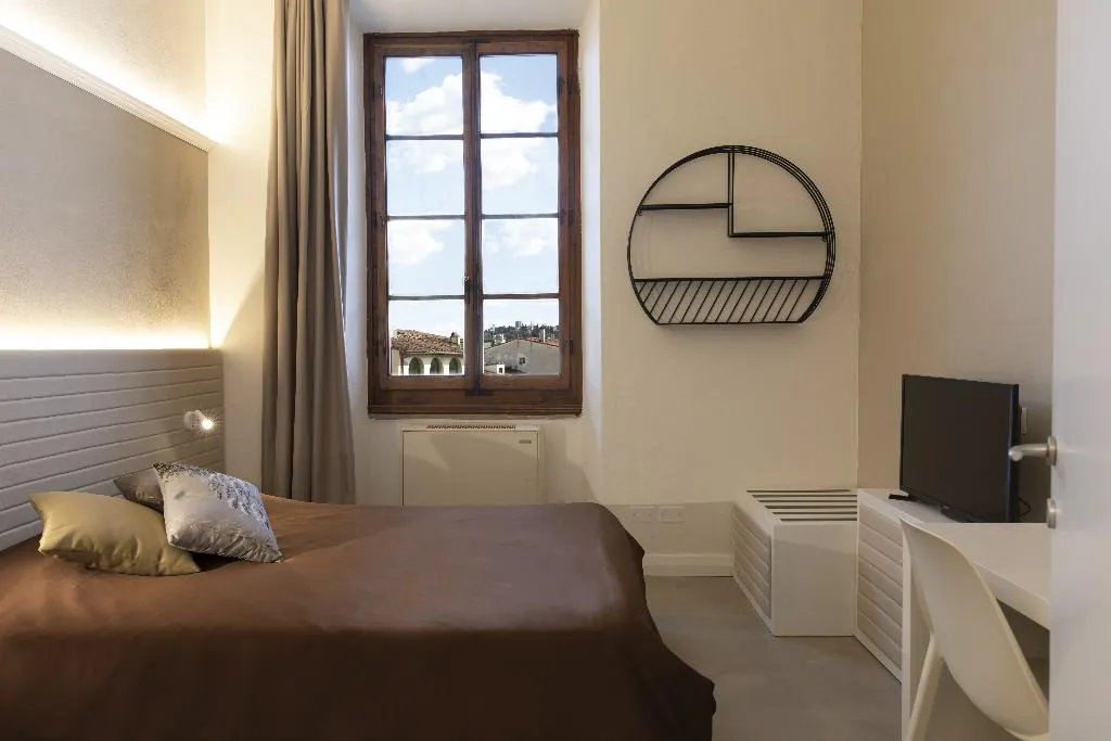 SUITE CAPACITY 6 THREE BEDROOM Room, Palazzo dei Ciompi, Florence