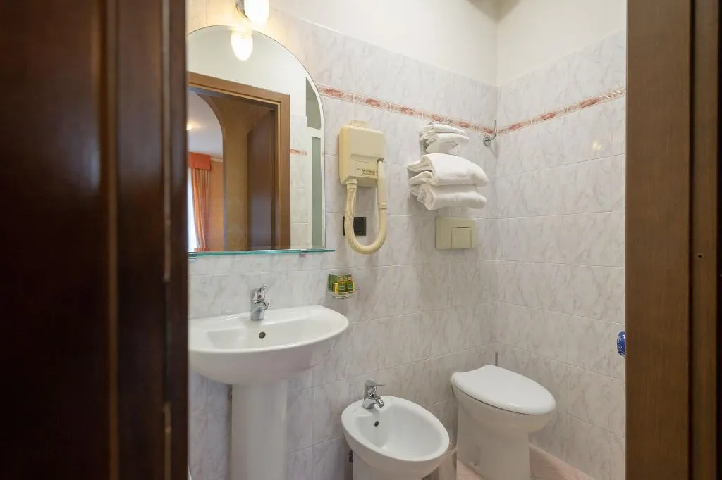 TRIPLE CLASSIC Room, Hotel Boccaccio, Florence