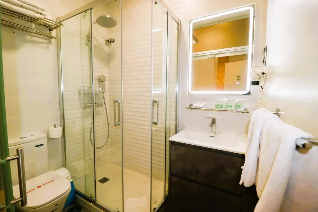 TRIPLE STANDARD Room, Hostal Hispano-Argentino Gran Via, Madrid