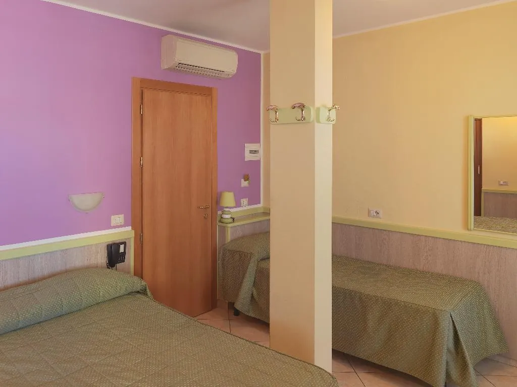 TRIPLE STANDARD Room, Arco Romana, Milan