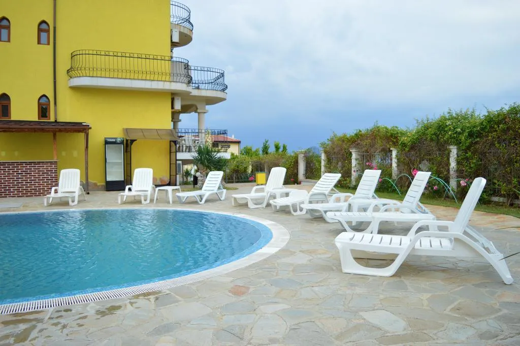 Pool, Green Hills, Bourgas
