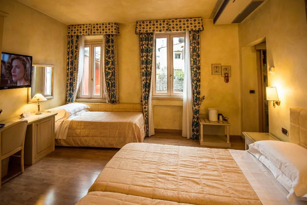 TRIPLE STANDARD Room, Alba Palace, Florence