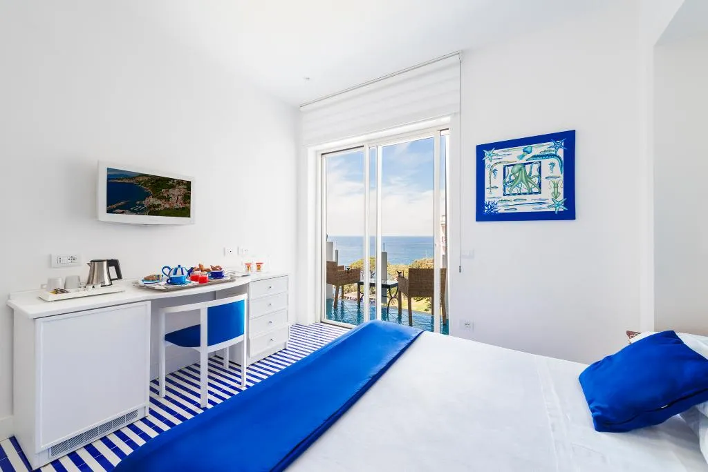 TRIPLE SEA VIEW Room, Delfino, Naples