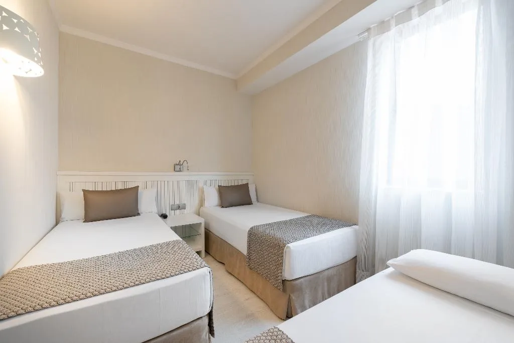 TRIPLE STANDARD Room, Catalonia Roma, Barcelona