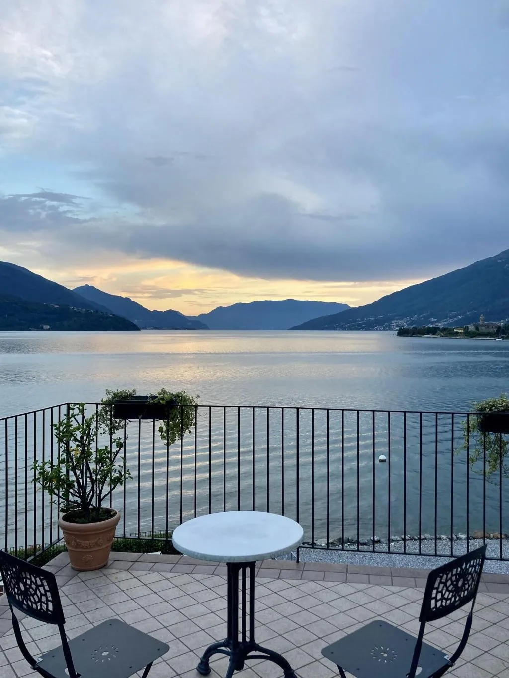 Terrace, Regina, Milan