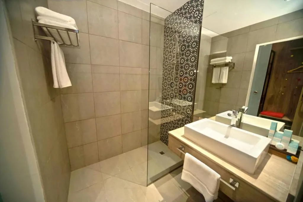 Room, Kingsgate Canal Hotel, Dubai