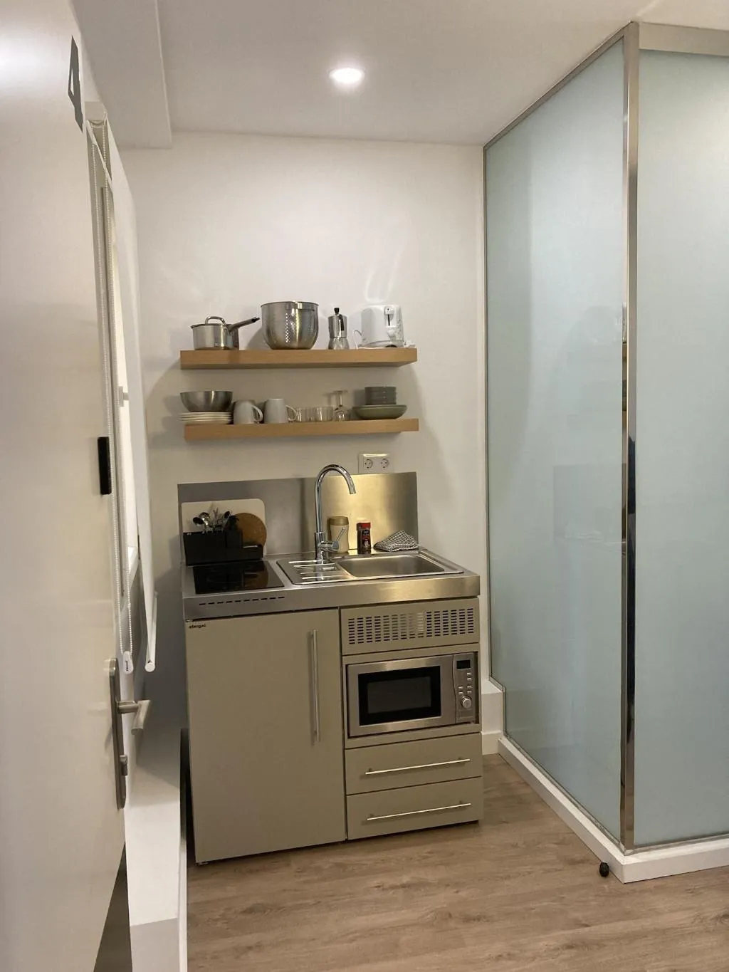 Room, Angelitomad, Madrid