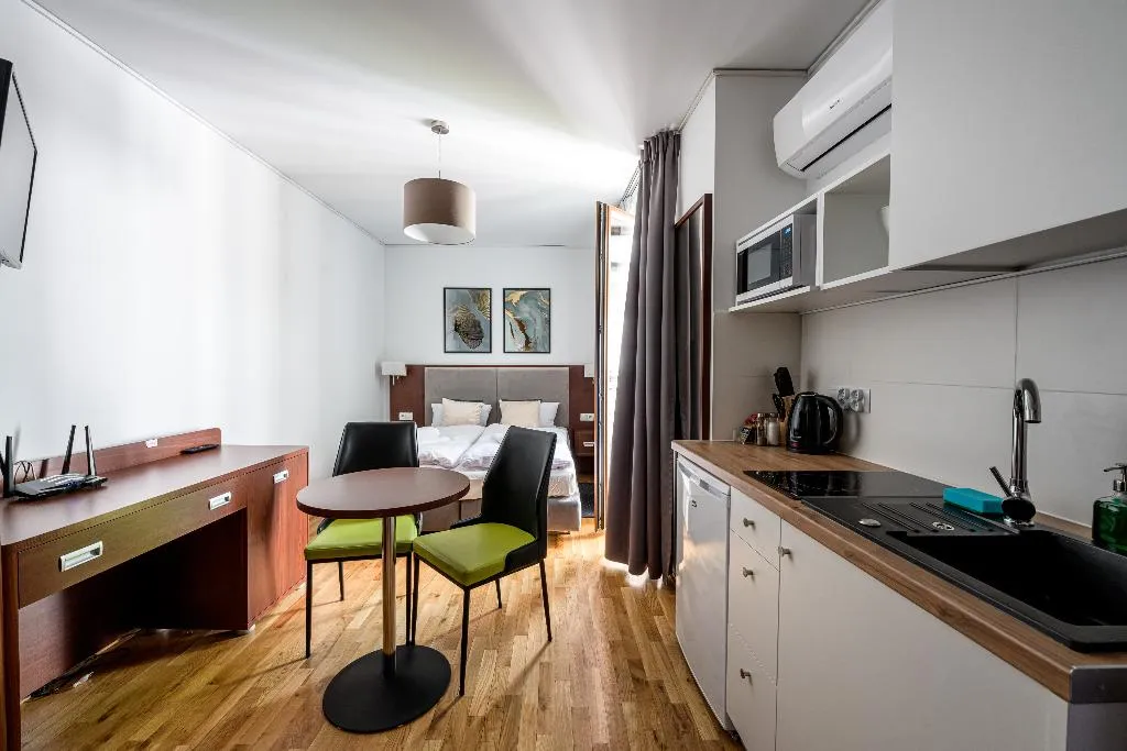 DOUBLE DELUXE WITH BALCONY Room, On/set Aparthotel, Krakow