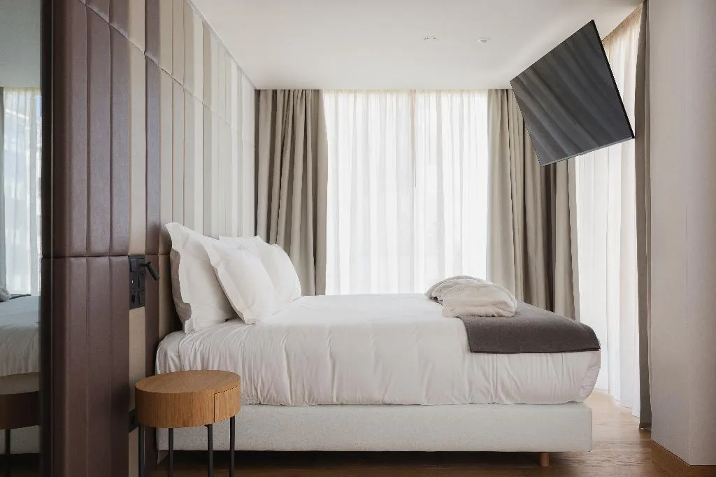 DOUBLE SINGLE USE DELUXE Room, Lumen Hotel and The Lisbon Light Show, Lisbon