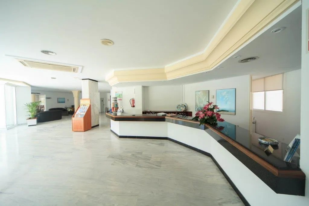 Lobby, Maracaibo, Majorca