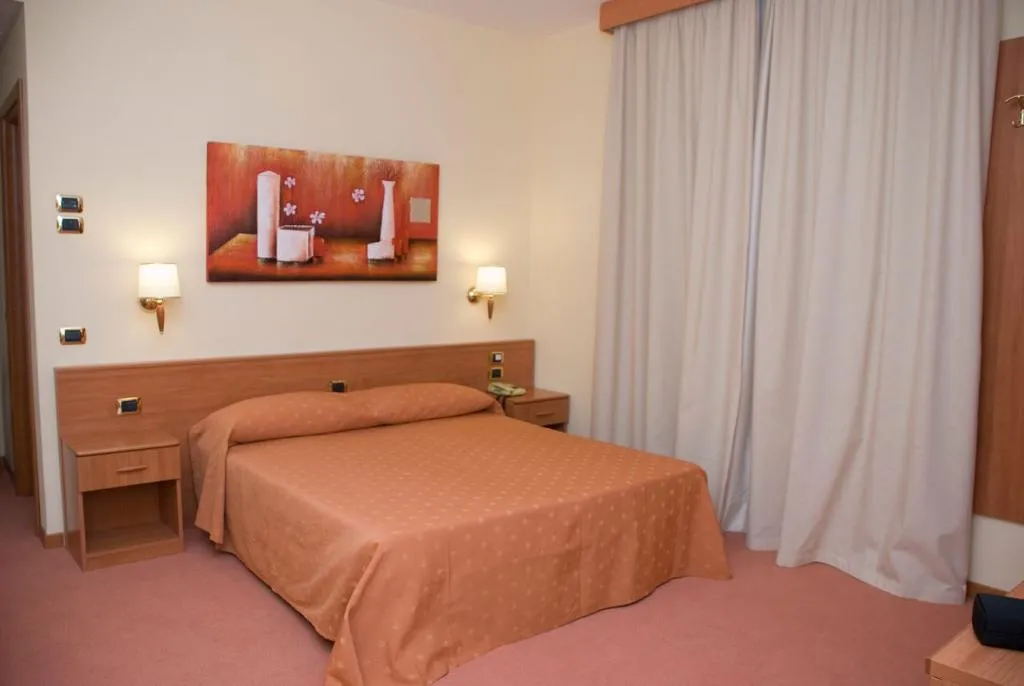 QUADRUPLE STANDARD Room, La Isla Resort, Naples