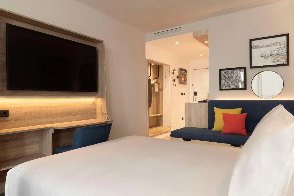 DOUBLE QUEEN SIZE BED Room, Hampton By Hilton Malaga Martiricos, Costa Del Sol
