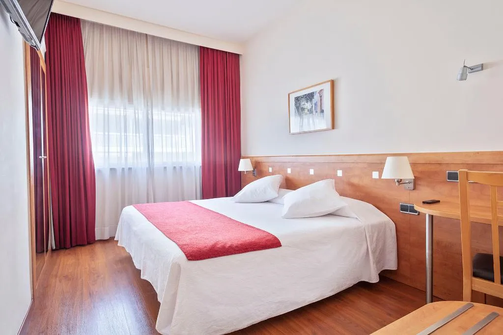 TRIPLE STANDARD Room, Acta Antibes, Barcelona