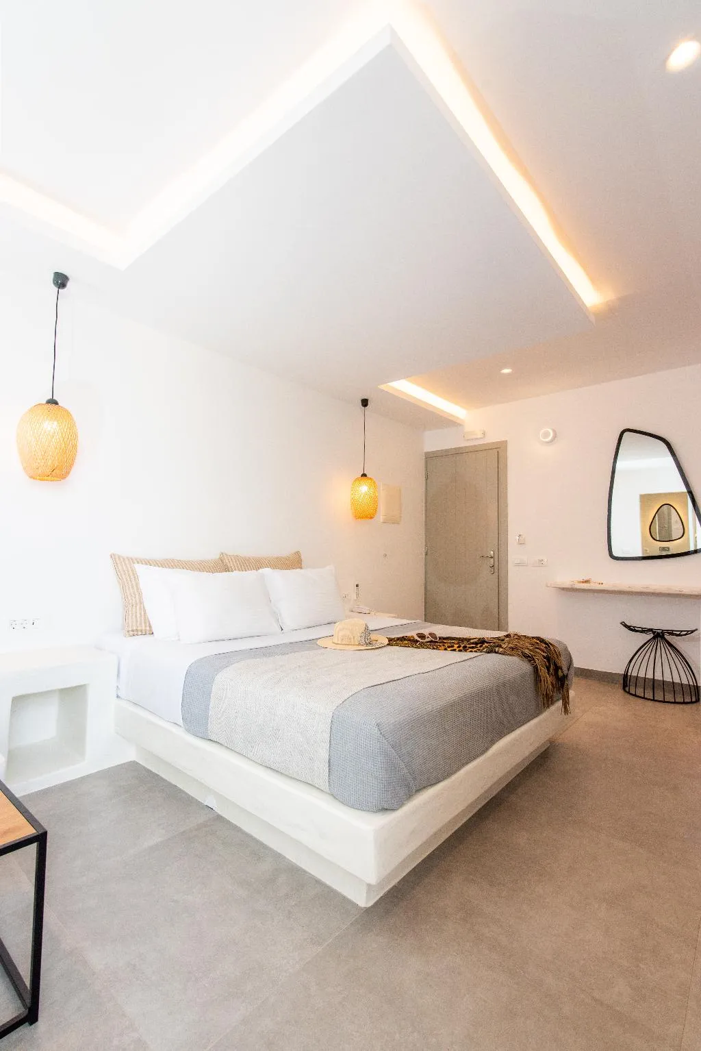 SUITE DELUXE Room, Caldera Cliff Illusion Suites, Santorini