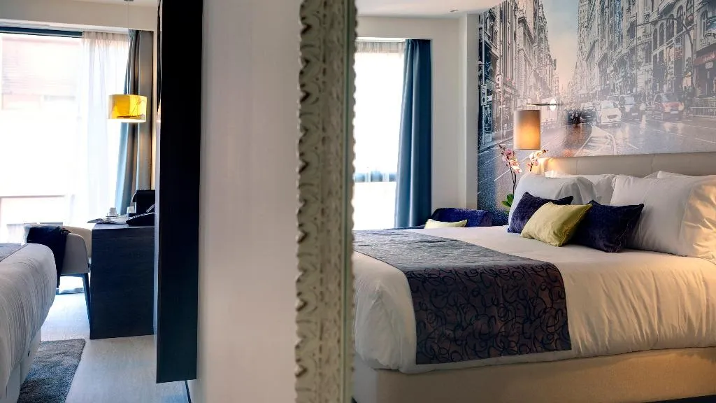 DOUBLE PREMIUM KING BED Room, Hotel Indigo Madrid - Gran Via, Madrid