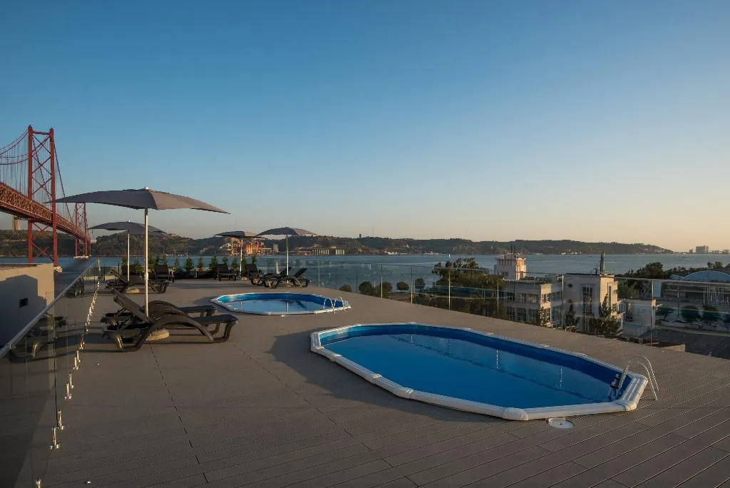 Pool, Vila Gale Opera, Lisbon