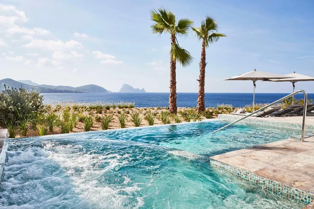 Sports and Entertainment, Club Calimera Delfin Playa, Ibiza