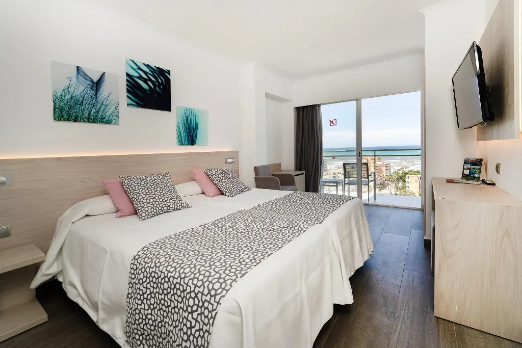 Room, Timor, Majorca