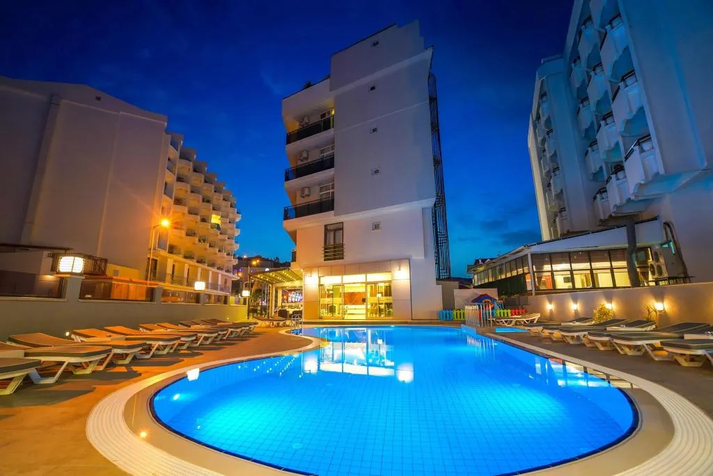 Pool, Seren Sari, Dalaman