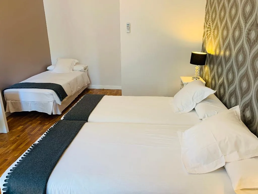 TRIPLE Private external bathroom Room, Super Balmes Guest House, Barcelona