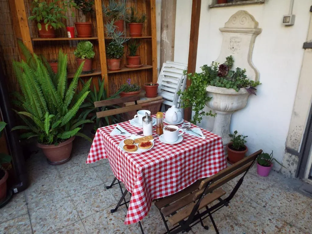 Restaurant, B&B In giro per Napoli, Naples