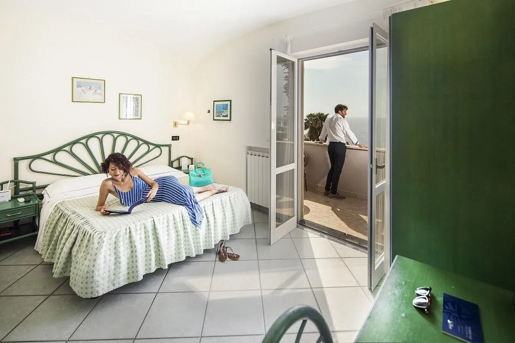 TRIPLE WITH DOUBLE BED Room, Sorriso Thermae Resort & Spa, Naples